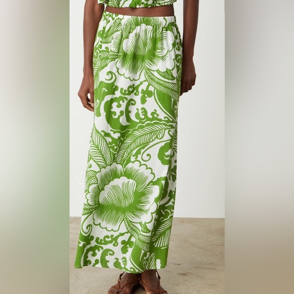 Velvet by Graham and Spencer NWT Sz M Juliana Skirt in Green Floral - Picture 3 of 8
